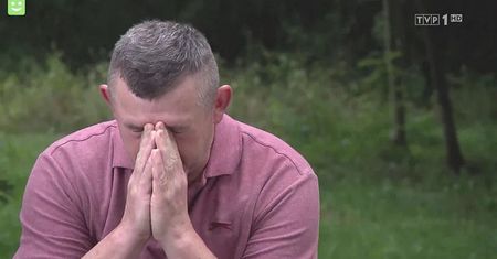Ledwo powstrzymał łzy w "Wiadomościach". Uderzył w TVN