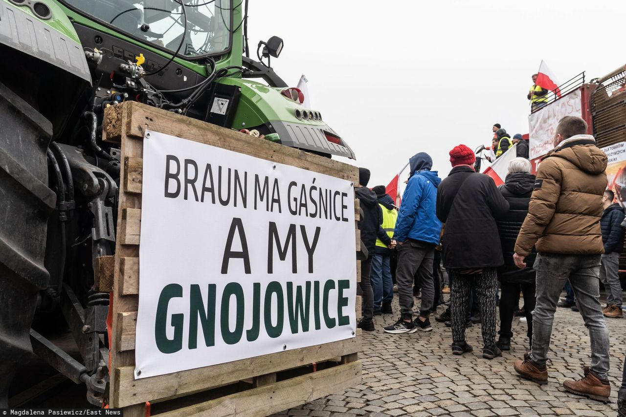 Protest rolników we Wrocławiu. Jedno z haseł odwoływało się do akcji Grzegorza Brauna w Sejmie 