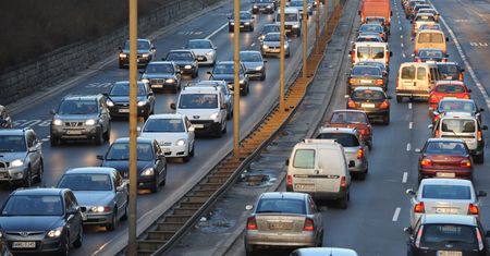 Warszawa. Na Moście Łazienkowskim zderzyło się pięć samochodów