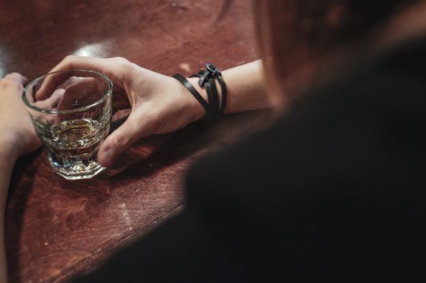 Tak piją kobiety. Problem może długo pozostawać niewidoczny
