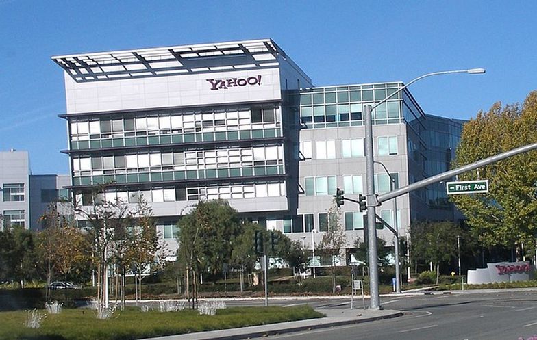 Wyniki Yahoo powyżej prognoz. Internetowy gigant zachęci nimi przyszłego partnera?