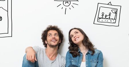Mieszkanie, studia, praca. Tego pragną Polacy dla swoich dzieci