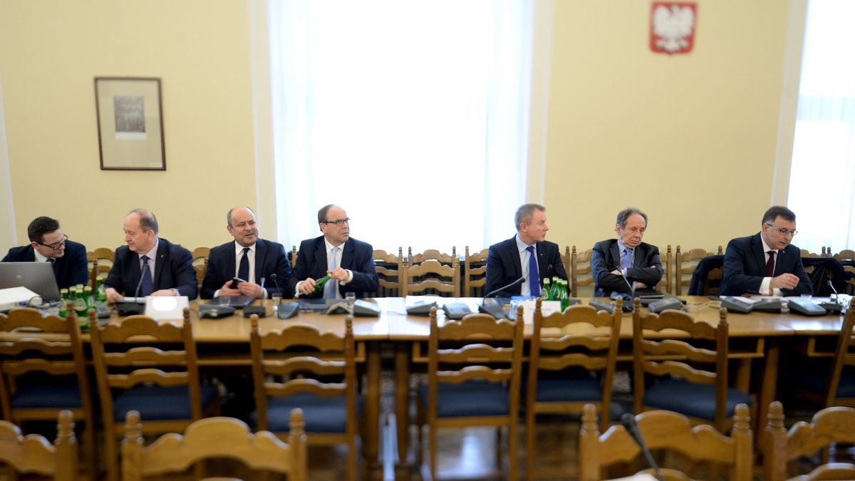 Przedstawiciele banków podczas posiedzenia sejmowej komisji finansów publicznych