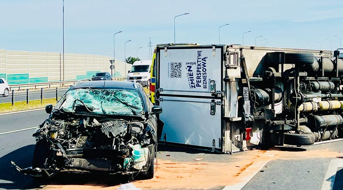 Wypadek na trasie S8 na węźle Radzymin