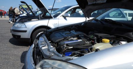 Pojechali kupić auto mimo nakazu kwarantanny. Grozi im do 60 tys. zł kary