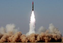 Pakistański minister grozi Izraelowi bronią nuklearną, odpowiadając na internetową fałszywkę