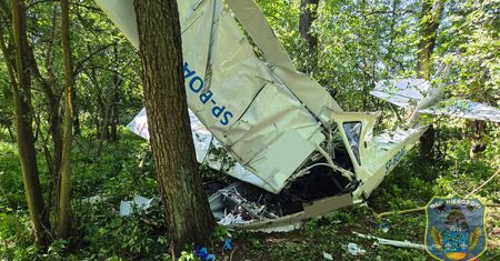 Rozbił się ultralekki samolot. 50-latek w szpitalu