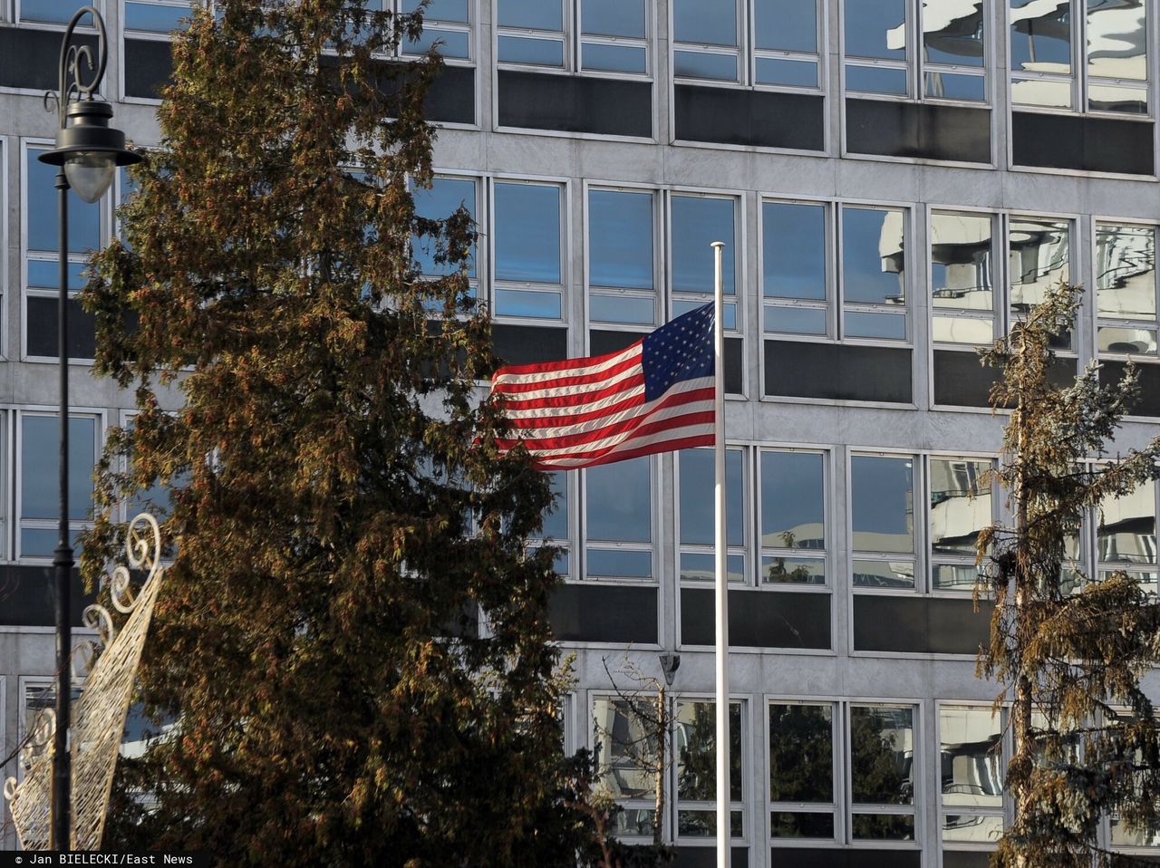 Kontrowersyjny komunikat ambasady USA. Dotyczy profili w mediach społecznościowych