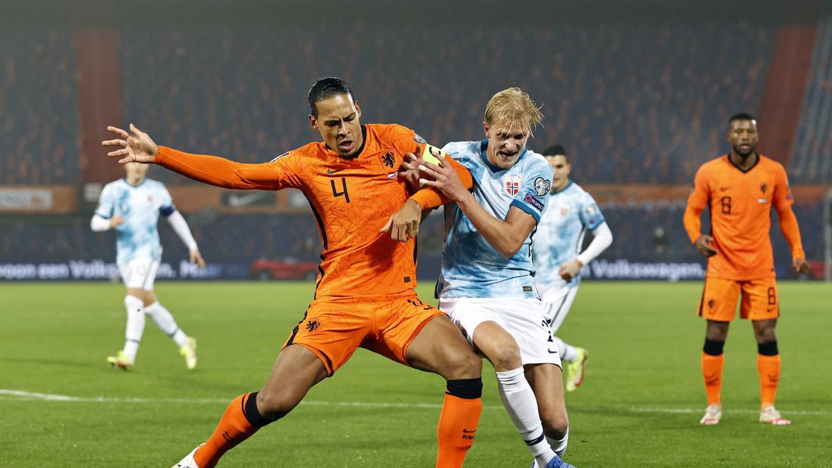 Na zdjęciu od lewej: Virgil van Dijk oraz Moeten Thorsby