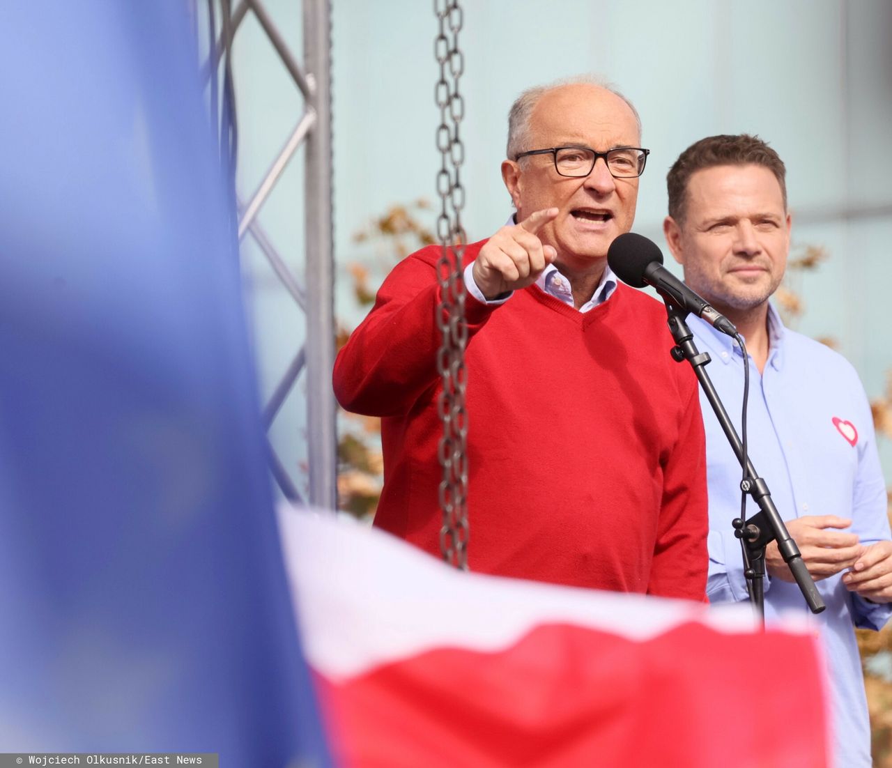 Skradł show Tuskowi? Ze sceny padły ostre słowa. "To skandal"