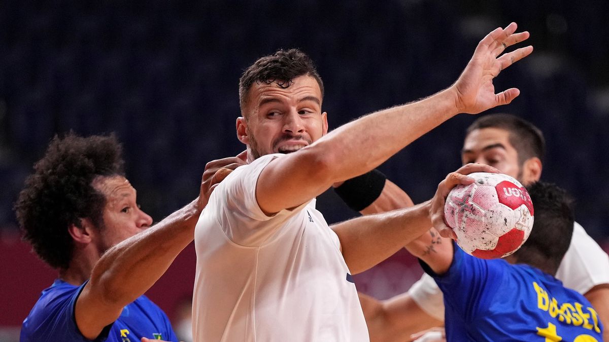 PAP/EPA / KIMIMASA MAYAMA  / Na zdjęciu: Nedim Remili z reprezentacji Francji