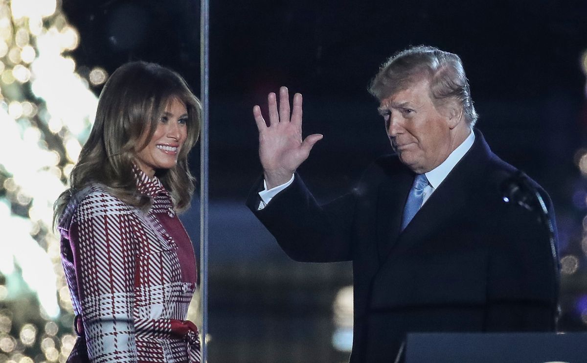 Melania Trump pojawiła się u boku męża i zapaliła świąteczne lampki. Wszyscy patrzyli tylko na nią
