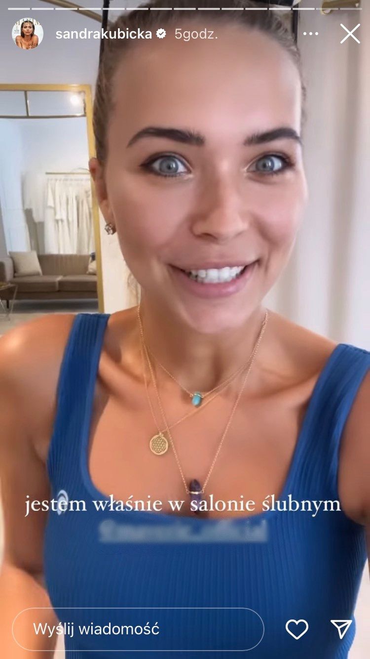 Sandra Kubicka w salonie sukni ślubnych 