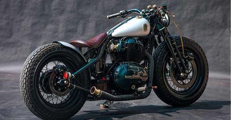 Przerobiony przez Rajputana Customs royal enfield jest jak prawdziwy bobber sprzed lat