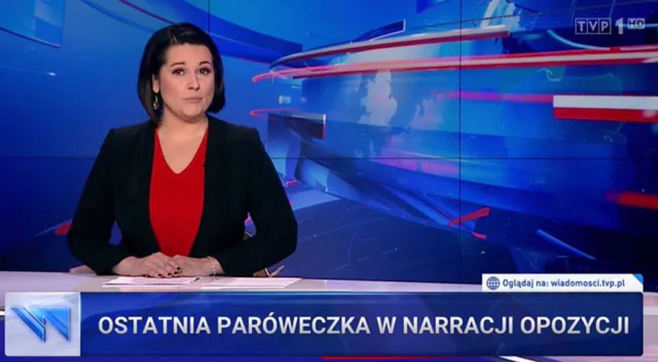 "Wiadomości" kpią z TVN. Wyjaśniają… skąd się biorą parówki na Orlenie