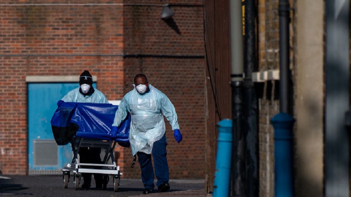 W rządowym raporcie dotyczącym koronawriusa oszacowano, że liczba zgonów może wynieść 85 tys. 