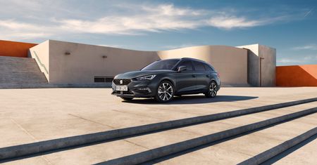 Odświeżony Seat Leon wjeżdża do salonów z nowym cennikiem i mniejszą liczbą wersji