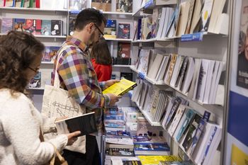 Kraków: Noc Poezji potrwa w tym roku dwie noce. W programie m.in. czytanie poezji, spotkania, warsztaty i wiersze do kawy