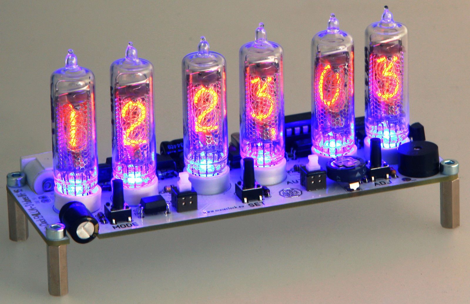 Nixie Machine: najpiękniejszy zegar świata? Trafi tylko do 12 osób 4