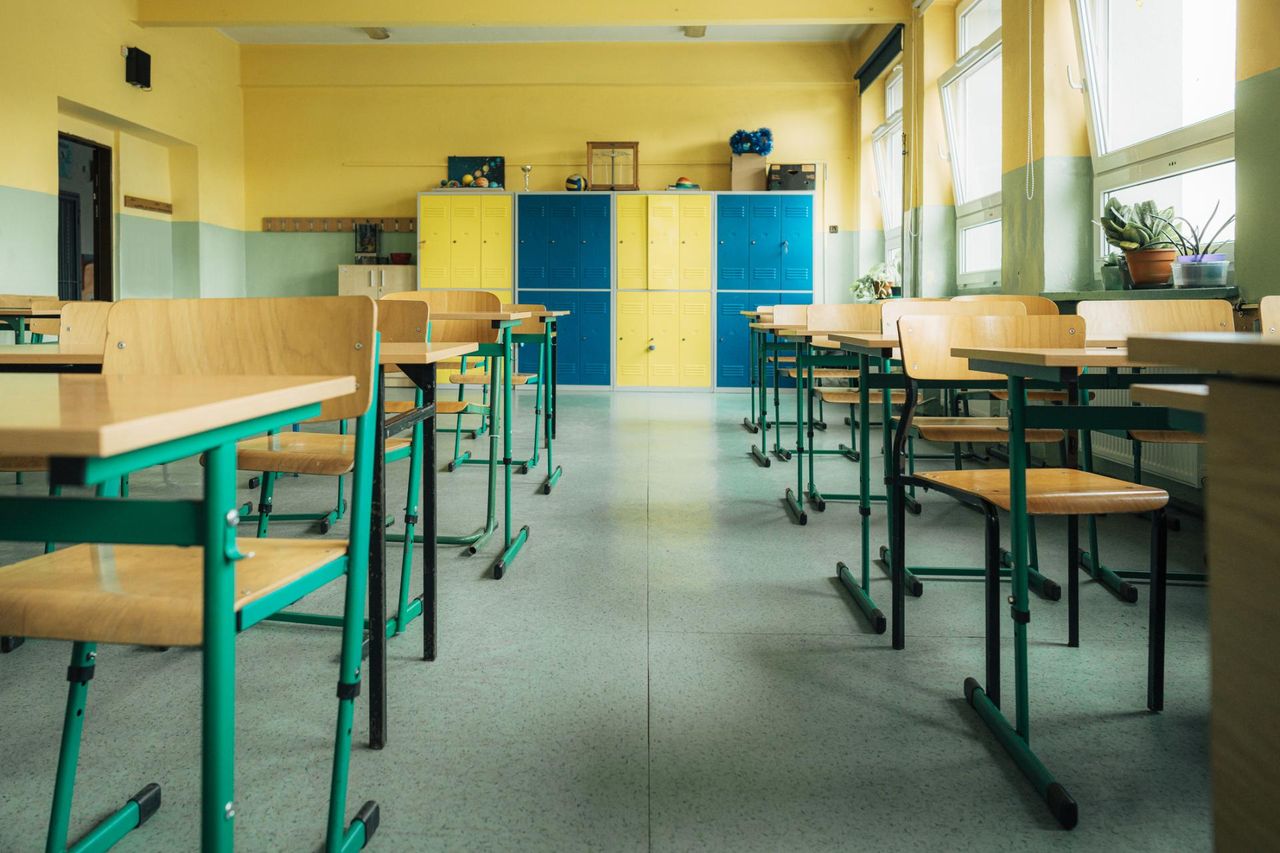 "Zabawa" uczniów na przerwie oślepiła nauczycielkę. Kuratorium zapowiada kontrolę w szkole
