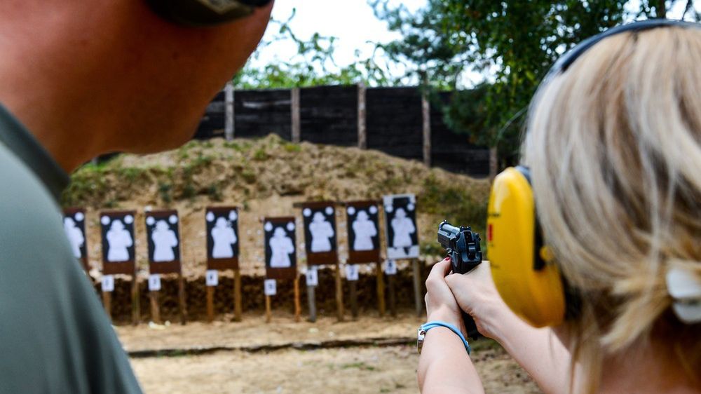 Program budowy strzelnic PiS uzasadnia brakiem obowiązku służby wojskowej.
