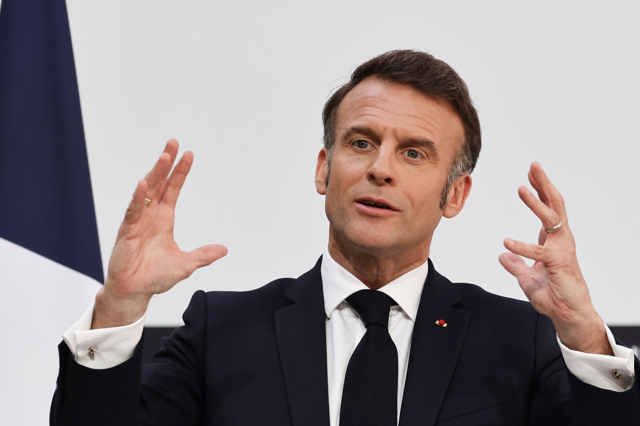 Macron chce wysłać "wojska reasekuracyjne" do Ukrainy