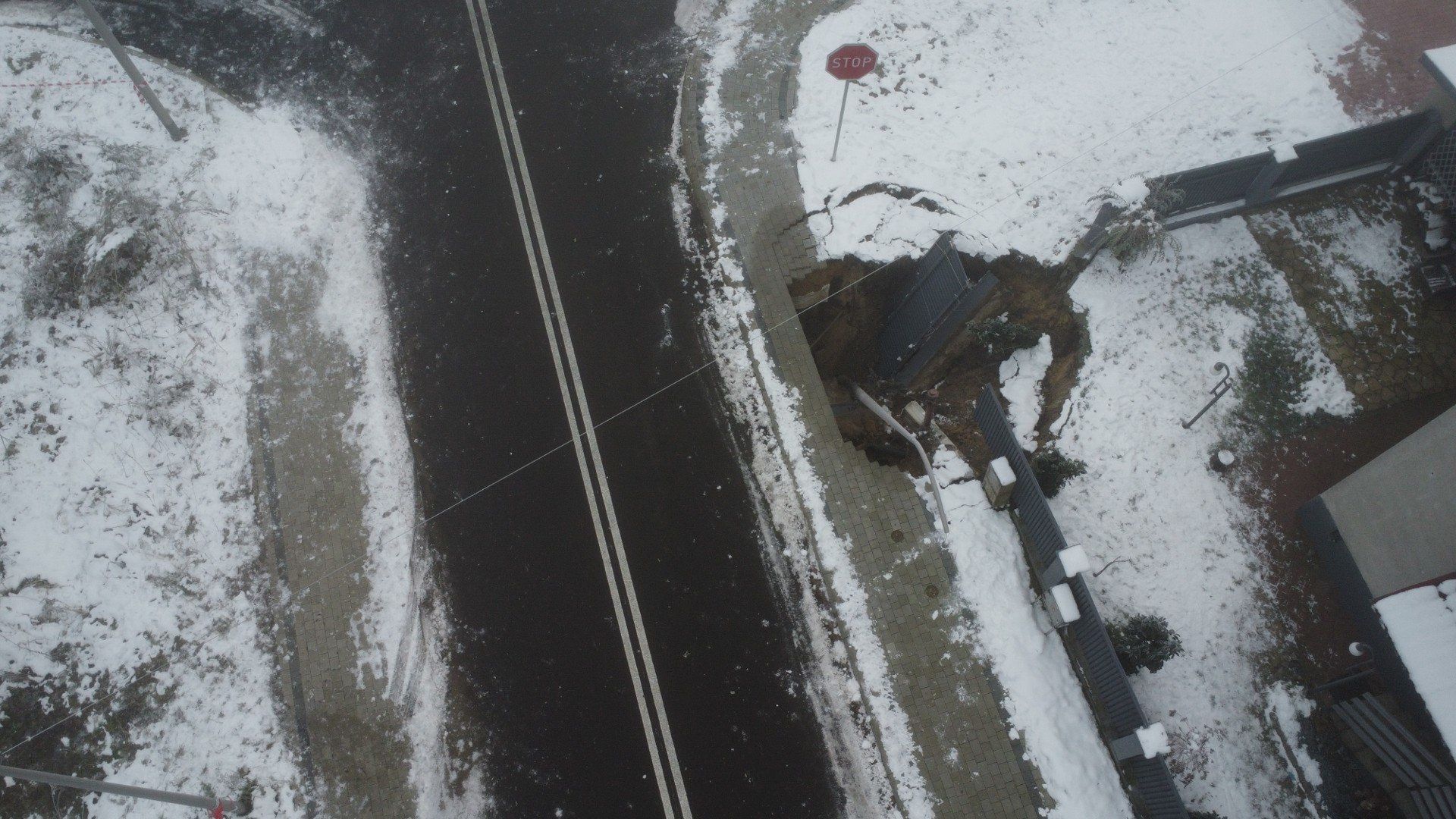Mieszkańcy Olkusza w szoku. Zapadlisko pojawiło się tuż przy domu