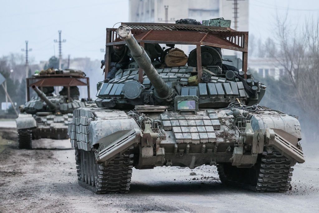 Sicherheitskäfige auf russischen Panzern.