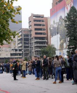 "Żywa tarcza" w Belgradzie. Protest przeciw projektowi zięcia Trumpa