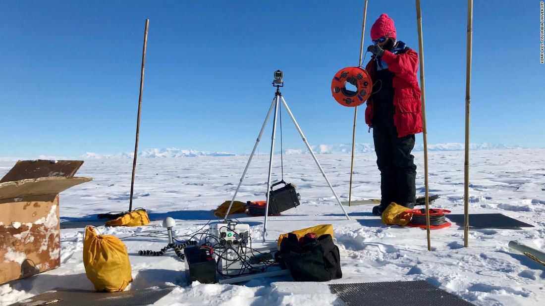 Naukowcy prowadzą badania na strumieniu lodowym Whillansa 
