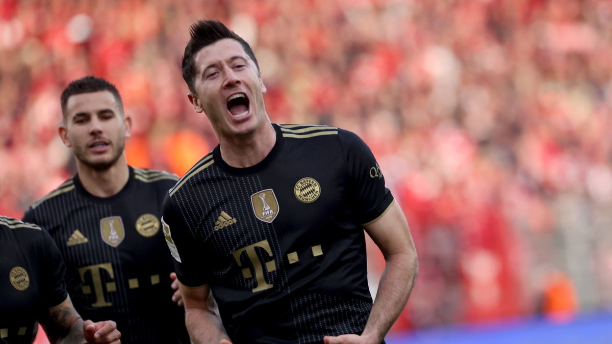 PAP/EPA / FILIP SINGER / Na zdjęciu: Robert Lewandowski cieszący się z 2. bramki w meczu z Union Berlin