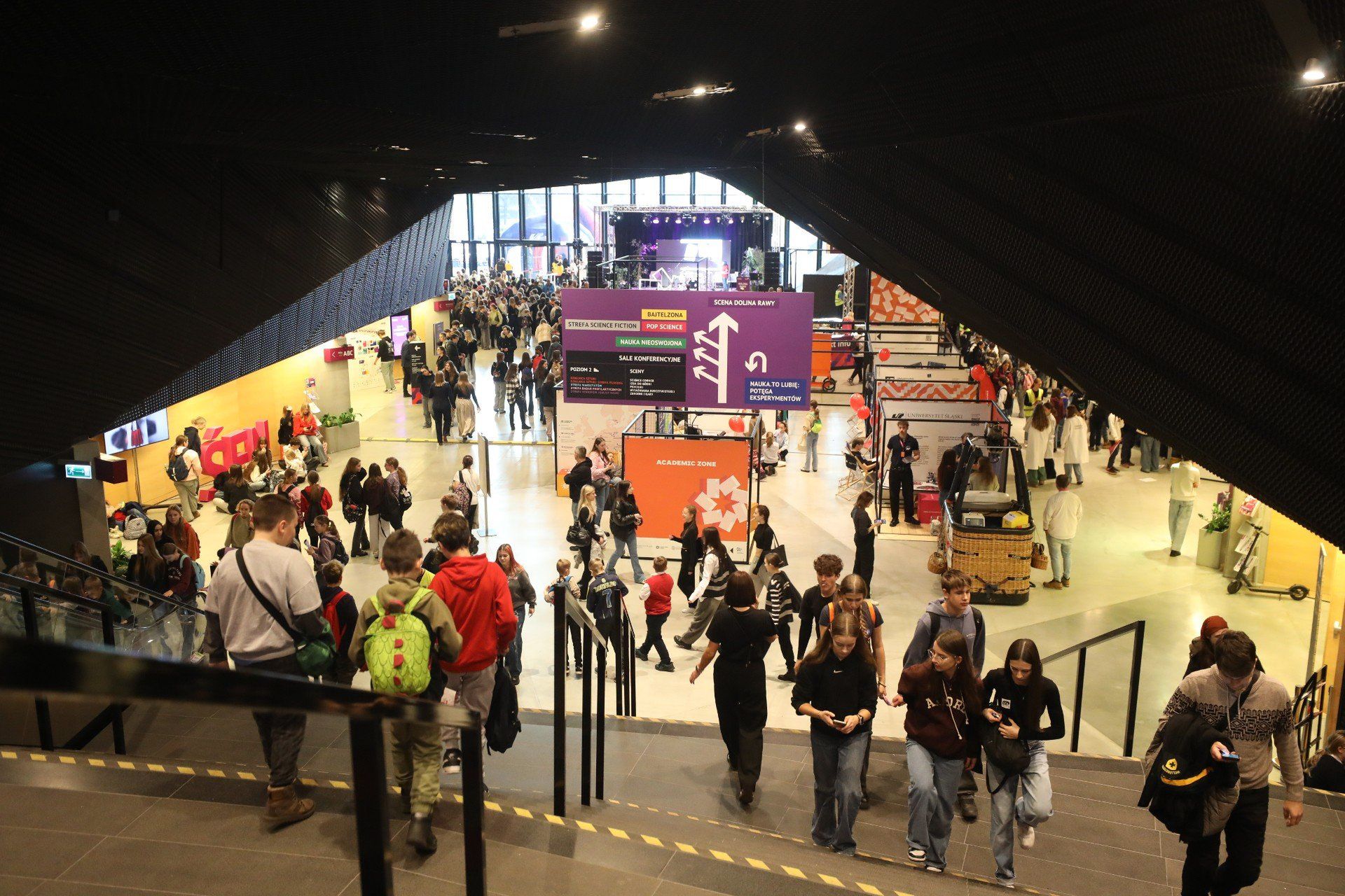 Finał dziewiątej edycji Śląskiego Festiwalu Nauki Katowice. Dyskusje, warsztaty, pokazy i... gwiazdy TikToka. Działo się