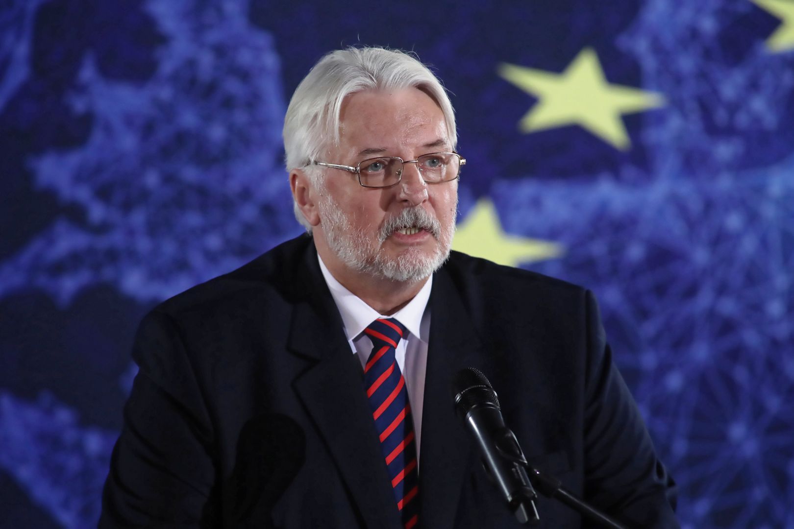 Witold Waszczykowski pod wpływem alkoholu w radiu? Europoseł odpowiada