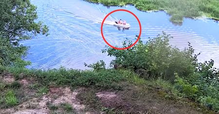 Płynęli pontonem w kierunku Rosji. Nagranie z granicy na Łynie