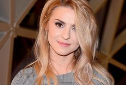 Kasia Tusk pozuje cała na biało. Ten stylowy dres pochodzi ze sklepu polskiej marki