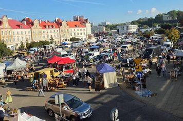 Prawdziwe perełki z duszą u stóp zamku. W niedzielę wraca Lubelska Giełda Staroci [ZAKAZ PARKOWANIA]