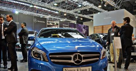 Daimler tnie koszty i sprzedaje salony Mercedesa