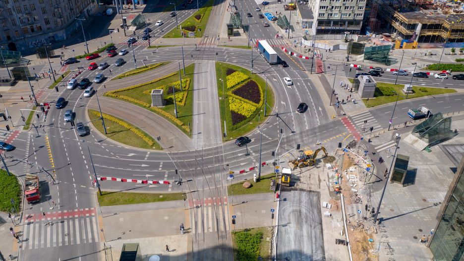 Warszawa. Trwa remont zachodniej jezdni al. Jana Pawła II.