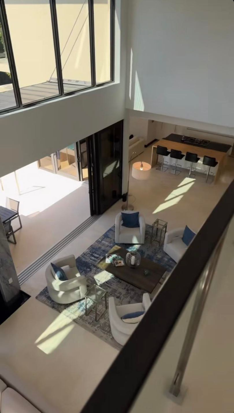 Agata Rubik relacjonuje oględziny domu w Miami