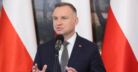 Zmiany w dowodach. Ustawa o aplikacji mObywatel z podpisem prezydenta