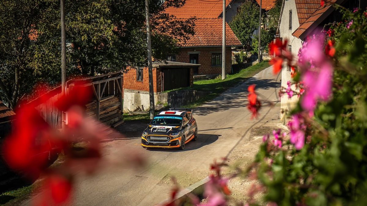 Materiały prasowe / Greg Roslon / Na zdjęciu: Adrian Rzeźnik