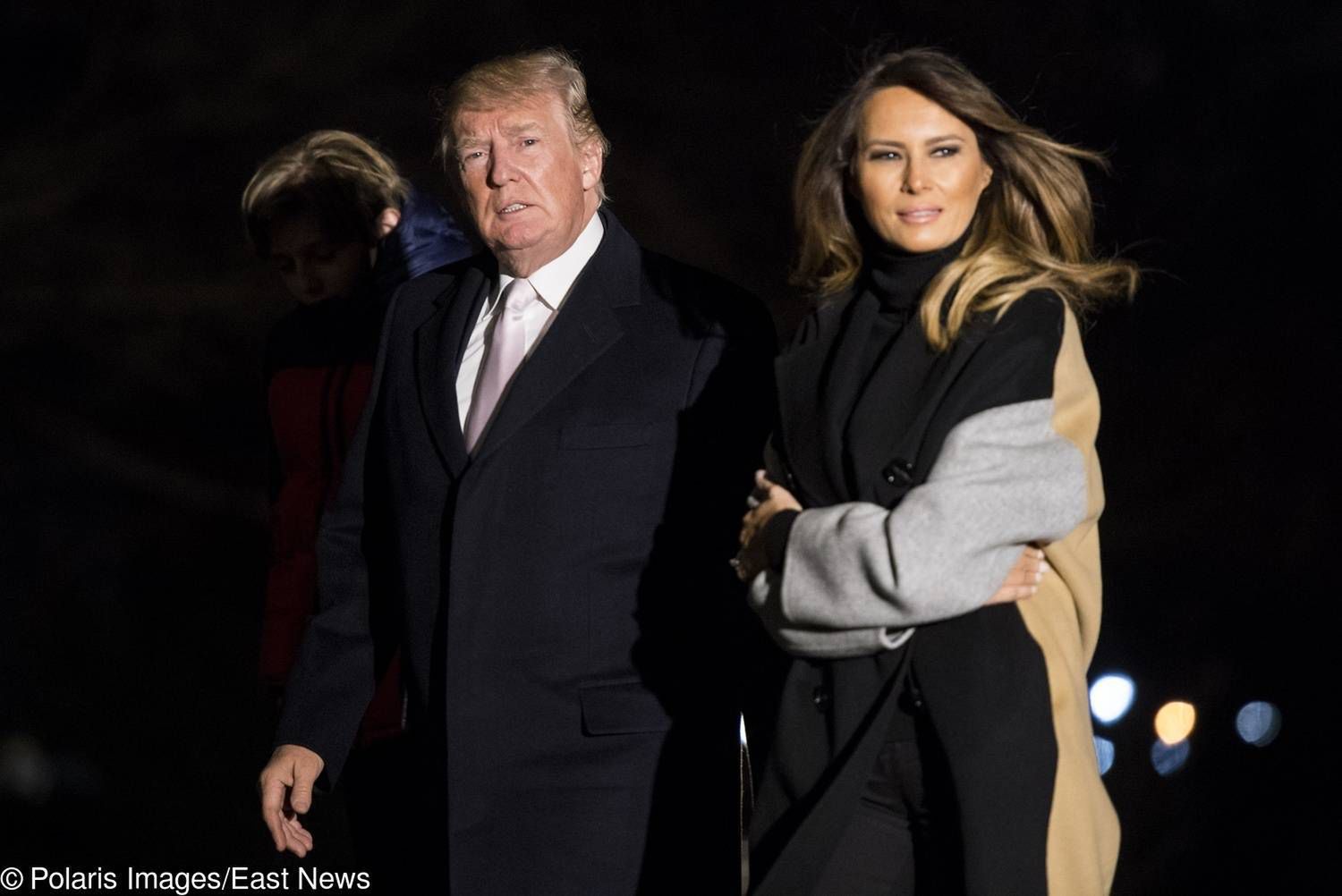 Wiatr zrujnował włosy Melanii Trump