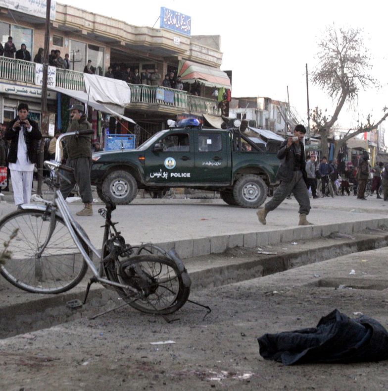 Zamach w Afganistanie. Zdetonowali bomby przed siedzibą wywiadu