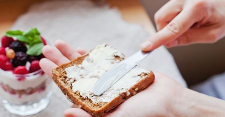 Smarowidło do pieczywa z olejem roślinnym (37% tłuszczu) z dodatkiem soli oraz witaminą D