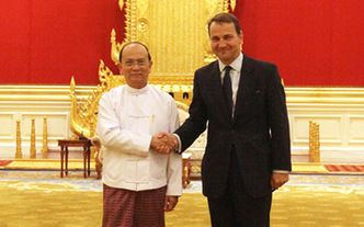 Radosław Sikorski w Birmie uczy jak zmieniać kraj