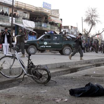 Zamach w Afganistanie. Zdetonowali bomby przed siedzibą wywiadu