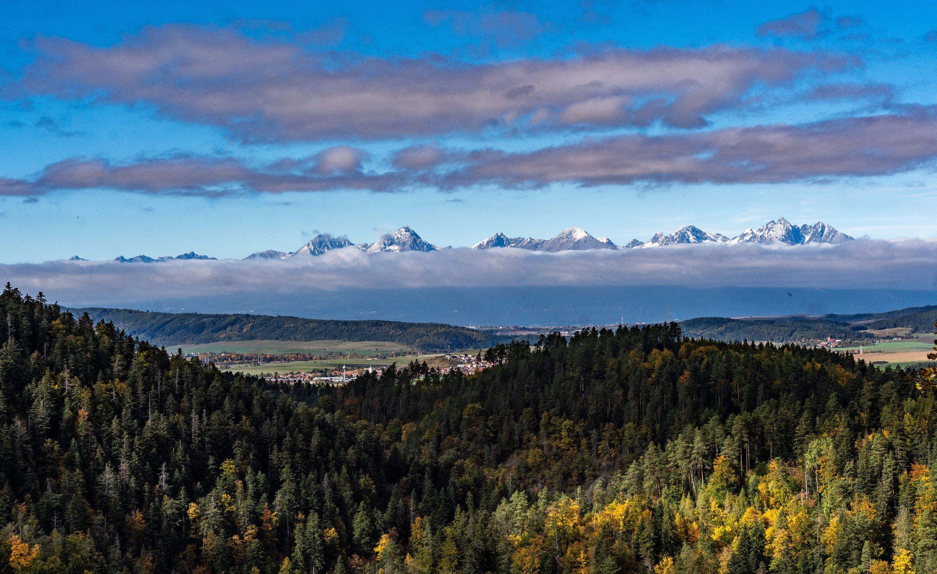 Tomasovsky vyhlad z widokiem na Tatry.