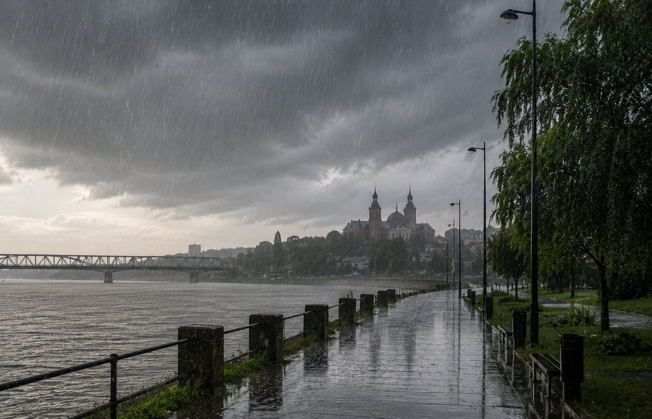 Czeka nas deszczowy czwartek. Synoptycy zapowiadają od 11 do nawet 30 mm opadu. Skąd nad Płockiem weźmie się tyle wody?