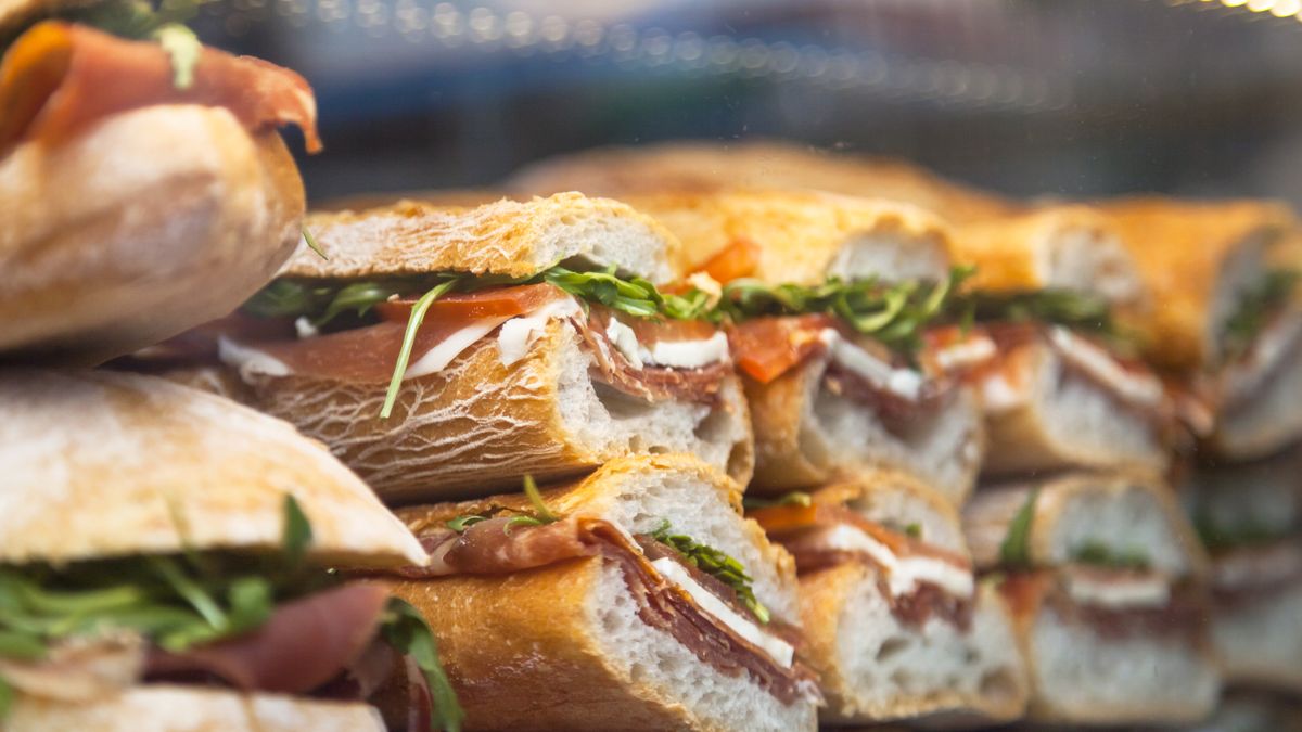 Panini made of arugula, tomato and prosciutto crudo
Panini (sandwiches) made of arugula, tomato and prosciutto crudo (raw ham) in a store in Venice, Veneto region, Italy.
Flavia Morlachetti