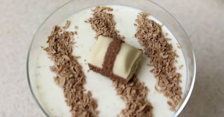 Przepis na jednoporcjowe fit-ciasto o smaku białego Kinder Bueno